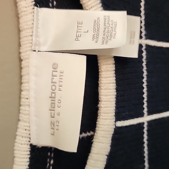 Liz Claiborne Women's Black and White Grid Sweater - Picture 2 of 9